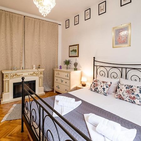 Aristocratic 2Bdrm Central Apartment Varna Exterior photo
