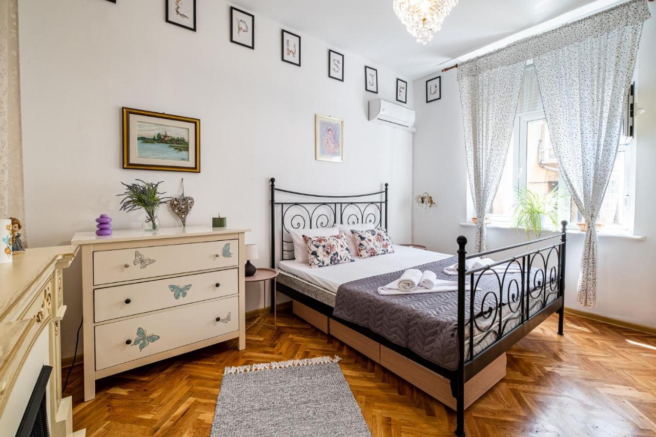 Aristocratic 2Bdrm Central Apartment Varna Exterior photo
