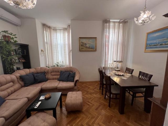 Aristocratic 2Bdrm Central Apartment Varna Exterior photo