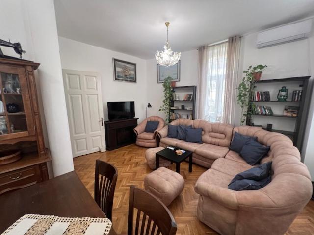 Aristocratic 2Bdrm Central Apartment Varna Exterior photo